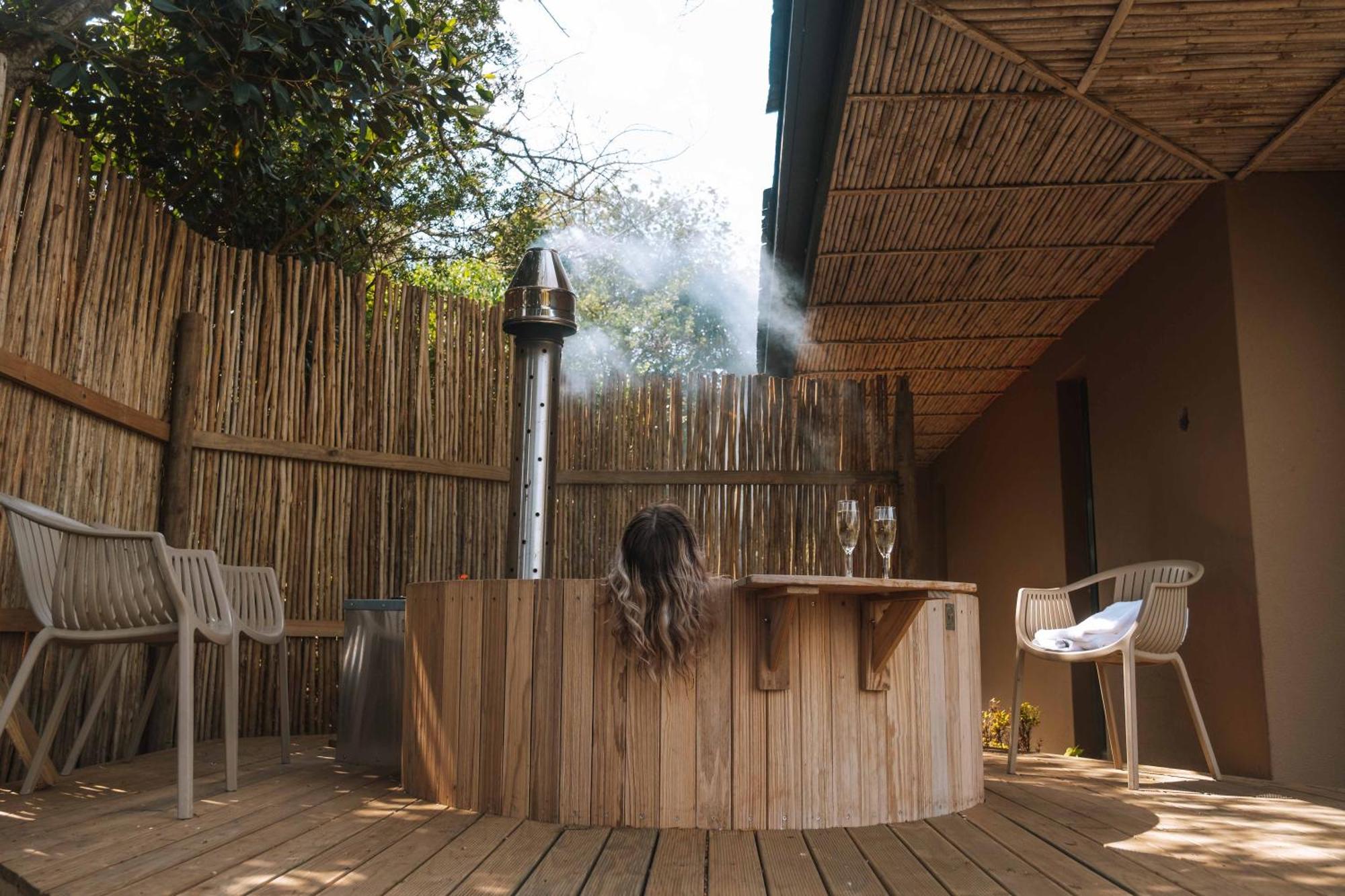 Pezula Nature Retreat Knysna Exterior foto A wood-fired hot tub