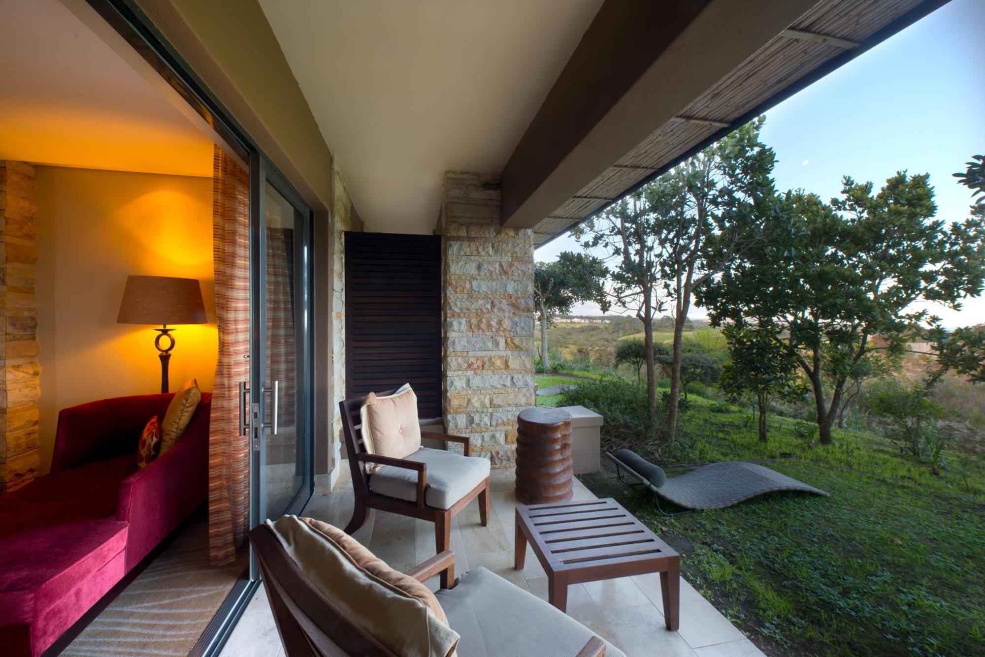 Pezula Nature Retreat Knysna Quarto foto A balcony at the hotel