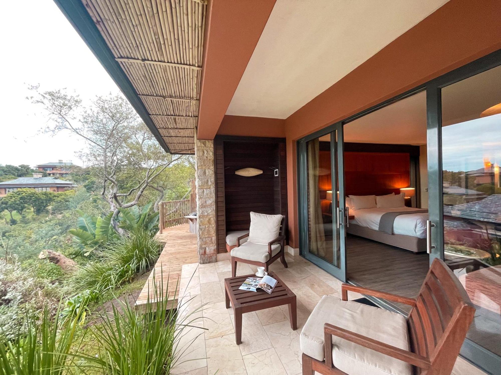 Pezula Nature Retreat Knysna Quarto foto A guest room at the Falls Lodge